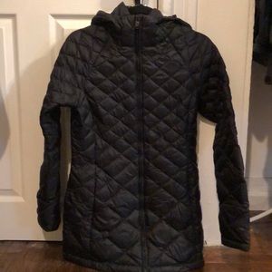 The North Face Thermo Ball Parka II - EUC
